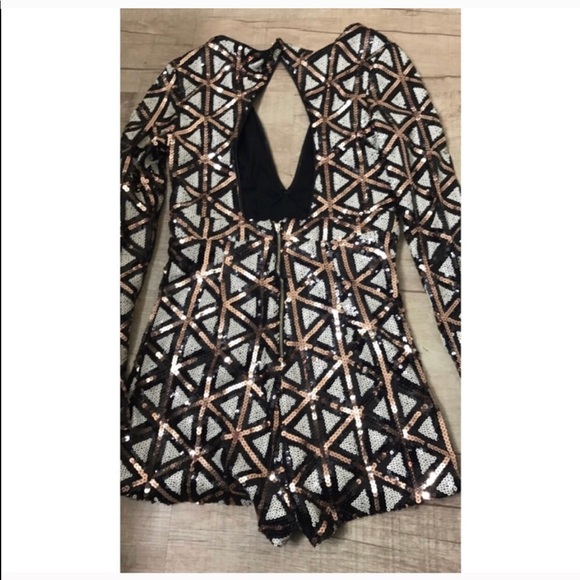 Windsor Black & Gold Long Sleeve Sequin Romper🖤 - Picture 6 of 7